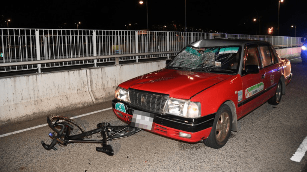 轉彎車撞倒單車騎士